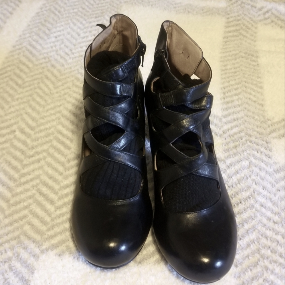 Mix Mooz soft leather criss cross heals